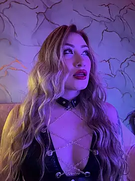 Lally Valencia   online show from February 28, 9:53 am