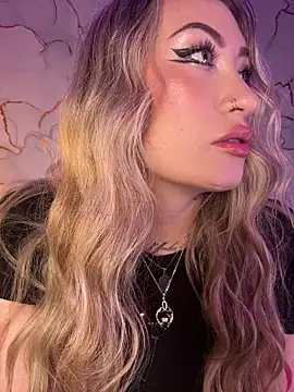 Lally Valencia   online show from February 5, 8:21 am