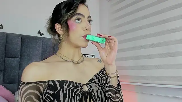 Violetta Ficher online show from December 1, 2:12 am