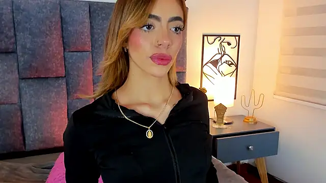 Snapshot of Violetta_Ficher chatting on June 25, 5:12 am Violetta Ficher online show from June 25, 5:12 am