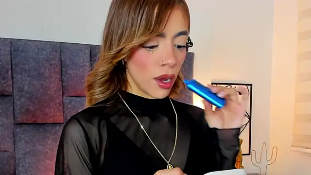 Snapshot of Violetta_Ficher chatting on June 18, 2:10 am Violetta Ficher online show from June 18, 2:10 am