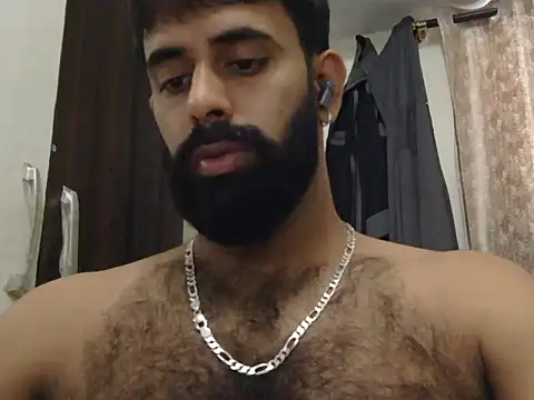Snapshot of indianhairybull chatting on July 6, 4:41 am indianhairybull online show from July 6, 4:41 am