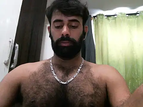 Snapshot of indianhairybull chatting on February 18, 4:37 am indianhairybull online show from February 18, 4:37 am