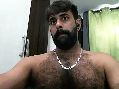 Snapshot of indianhairybull chatting on February 6, 4:42 am indianhairybull online show from February 6, 4:42 am