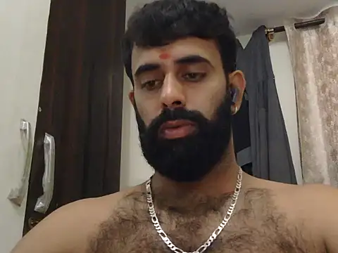 Snapshot of indianhairybull chatting on July 10, 4:34 am indianhairybull online show from July 10, 4:34 am