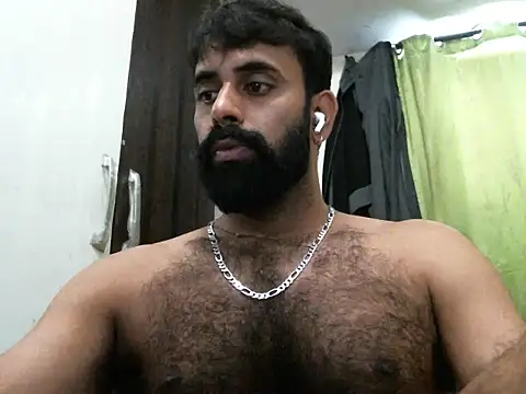 Snapshot of indianhairybull chatting on September 13, 4:34 am indianhairybull online show from September 13, 4:34 am