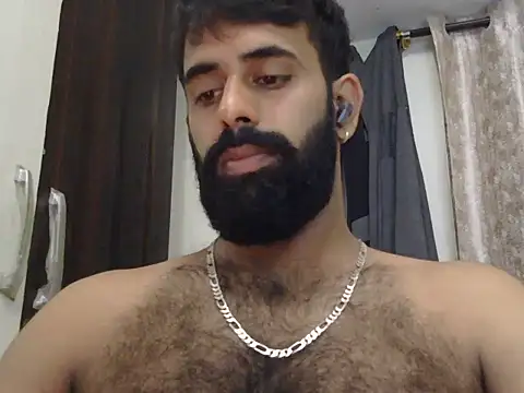Snapshot of indianhairybull chatting on June 17, 12:32 am indianhairybull online show from June 17, 12:32 am