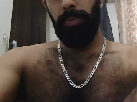Snapshot of indianhairybull chatting on June 16, 4:45 am indianhairybull online show from June 16, 4:45 am