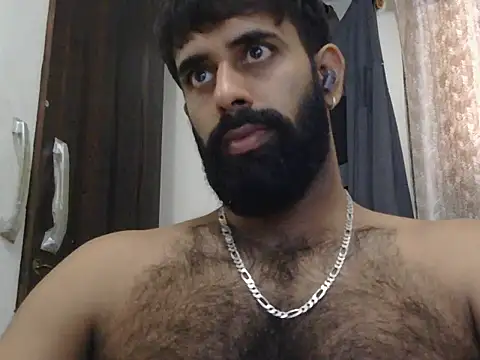 Snapshot of indianhairybull chatting on June 26, 5:13 am indianhairybull online show from June 26, 5:13 am