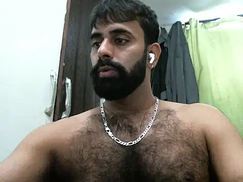 Snapshot of indianhairybull chatting on September 28, 5:14 am indianhairybull online show from September 28, 5:14 am