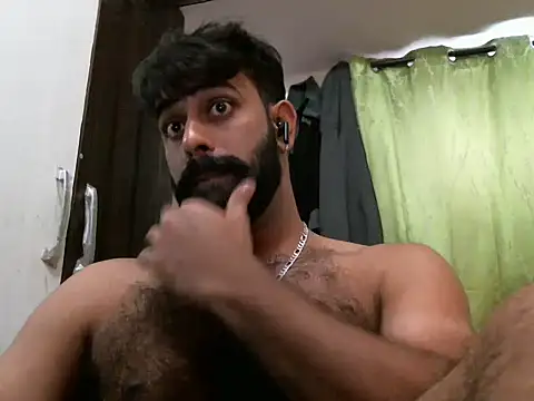 Snapshot of indianhairybull chatting on February 27, 5:18 am indianhairybull online show from February 27, 5:18 am