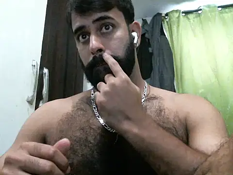 Snapshot of indianhairybull chatting on September 22, 4:40 am indianhairybull online show from September 22, 4:40 am