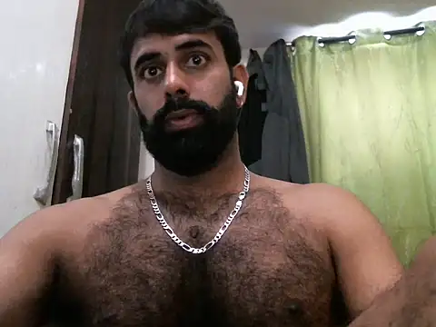 Snapshot of indianhairybull chatting on October 15, 4:33 am indianhairybull online show from October 15, 4:33 am