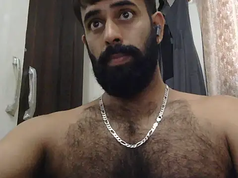 Snapshot of indianhairybull chatting on June 5, 3:55 am indianhairybull online show from June 5, 3:55 am