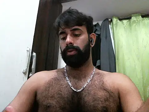 Snapshot of indianhairybull chatting on February 26, 12:41 am indianhairybull online show from February 26, 12:41 am