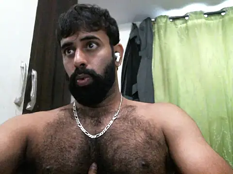 Snapshot of indianhairybull chatting on October 16, 4:43 am indianhairybull online show from October 16, 4:43 am