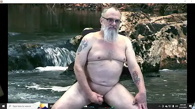 Snapshot of BigManCandy chatting on February 12, 7:02 am BigManCandy online show from February 12, 7:02 am