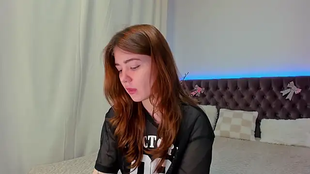 Snapshot of Ella_Mayers chatting on March 5, 9:37 pm Ella Mayers online show from March 5, 9:37 pm