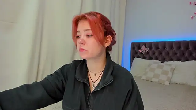 Snapshot of Ella_Mayers chatting on October 11, 12:17 pm Ella Mayers online show from October 11, 12:17 pm