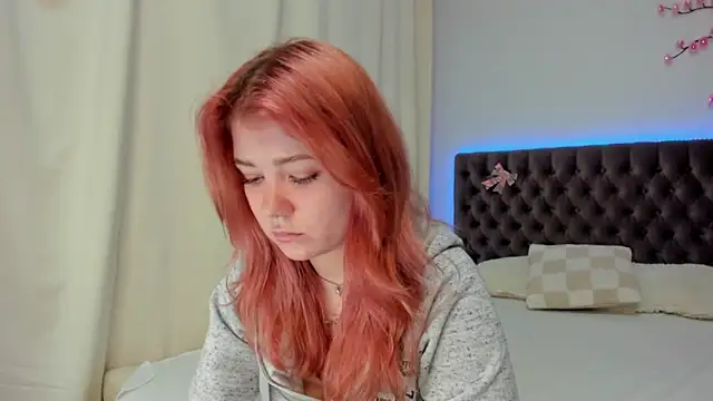Snapshot of Ella_Mayers chatting on October 10, 12:28 pm Ella Mayers online show from October 10, 12:28 pm