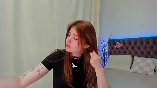 Snapshot of Ella_Mayers chatting on March 20, 12:19 am Ella Mayers online show from March 20, 12:19 am