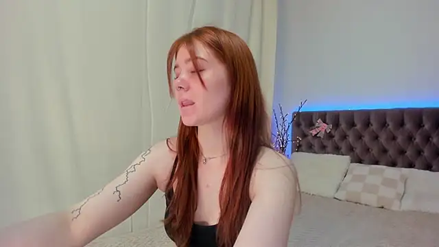 Snapshot of Ella_Mayers chatting on March 14, 9:21 pm Ella Mayers online show from March 14, 9:21 pm