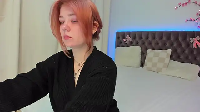 Snapshot of Ella_Mayers chatting on October 18, 12:18 pm Ella Mayers online show from October 18, 12:18 pm