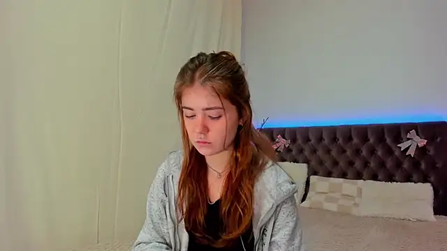 Snapshot of Ella_Mayers chatting on March 8, 9:40 pm Ella Mayers online show from March 8, 9:40 pm