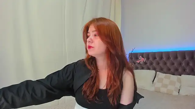 Snapshot of Ella_Mayers chatting on March 15, 9:16 pm Ella Mayers online show from March 15, 9:16 pm