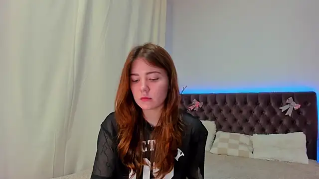 Snapshot of Ella_Mayers chatting on March 6, 1:05 am Ella Mayers online show from March 6, 1:05 am