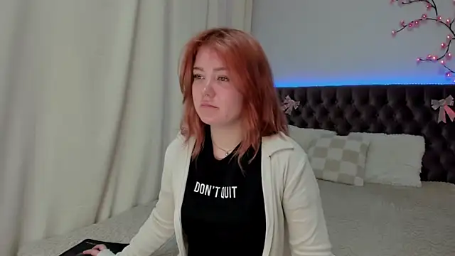 Snapshot of Ella_Mayers chatting on September 22, 12:22 pm Ella Mayers online show from September 22, 12:22 pm
