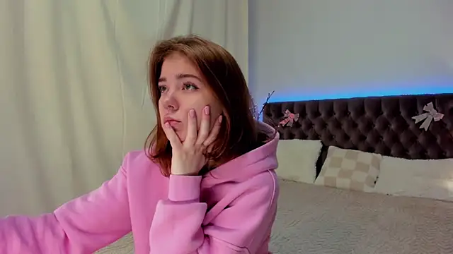 Snapshot of Ella_Mayers chatting on February 11, 9:25 pm Ella Mayers online show from February 11, 9:25 pm