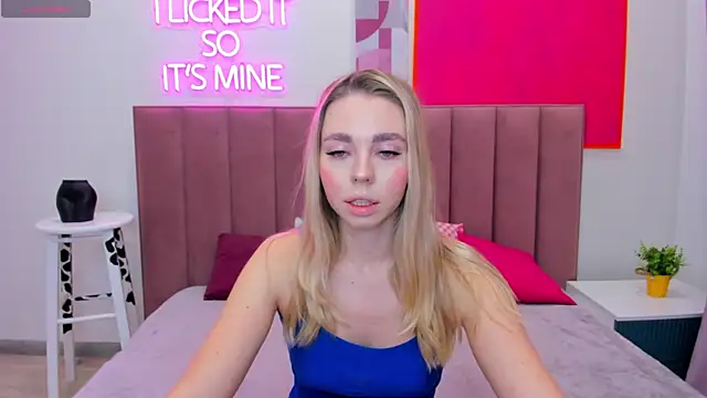 TessaAdorable online show from November 8, 1:20 am