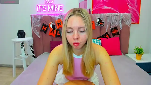 TessaAdorable online show from October 30, 1:26 am