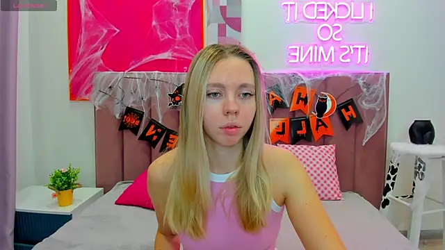 TessaAdorable online show from October 28, 1:28 am