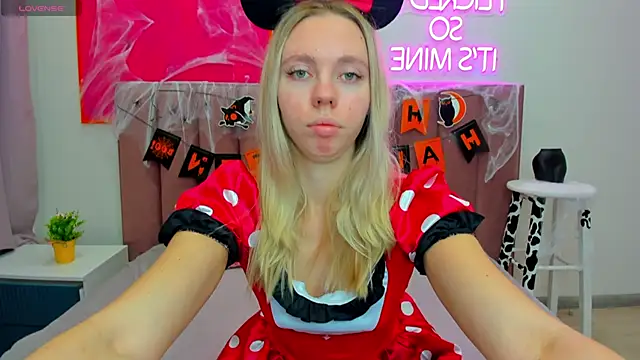 TessaAdorable online show from October 24, 1:37 am