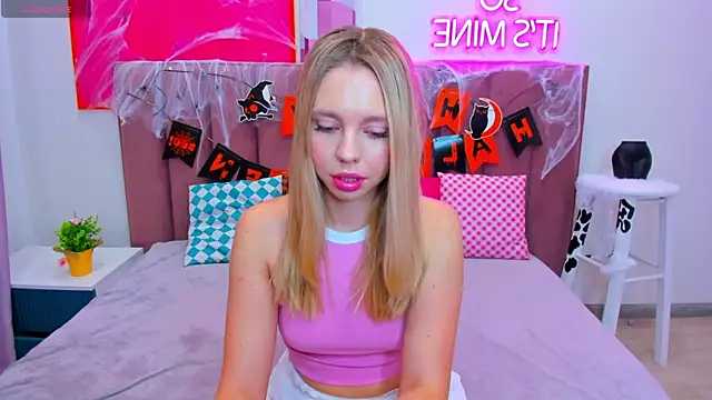 TessaAdorable online show from October 29, 1:37 am