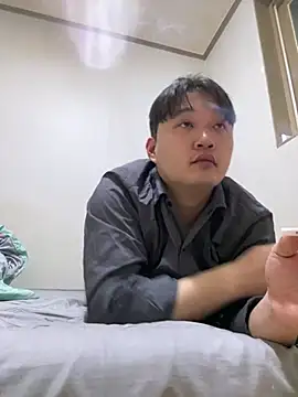 offwhite777 online show from February 20, 9:33 am