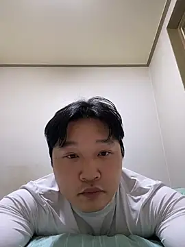 offwhite777 online show from February 7, 9:58 am