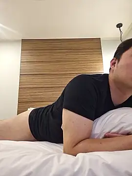 offwhite777 online show from December 4, 12:59 pm