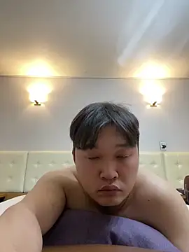 offwhite777 online show from February 19, 8:10 pm