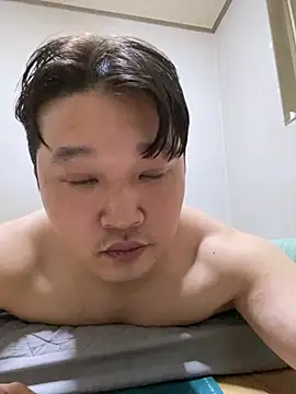 offwhite777 online show from February 23, 4:35 pm