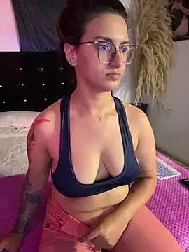 Snapshot of Emma_Giraldo chatting on June 18, 1:37 am Emma Giraldo online show from June 18, 1:37 am