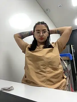 Snapshot of Emma_Giraldo chatting on October 5, 3:03 pm Emma Giraldo online show from October 5, 3:03 pm