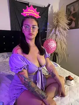 Snapshot of Emma_Giraldo chatting on September 30, 12:05 am Emma Giraldo online show from September 30, 12:05 am