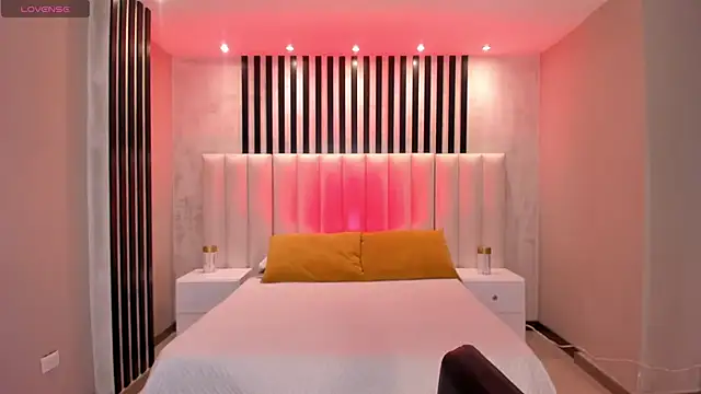 Snapshot of IsabellaKroft chatting on March 19, 10:09 pm IsabellaKroft online show from March 19, 10:09 pm