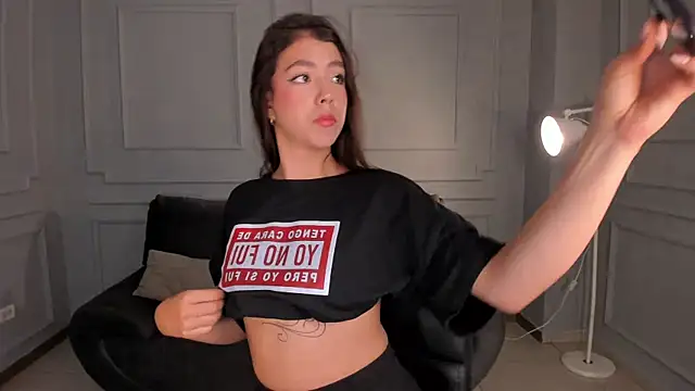 Snapshot of IsabellaKroft chatting on March 14, 7:01 pm IsabellaKroft online show from March 14, 7:01 pm