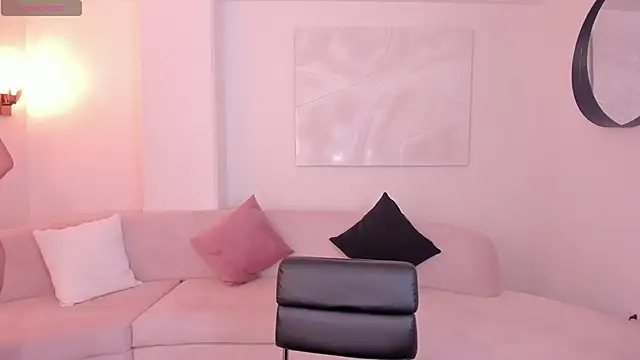 Snapshot of IsabellaKroft chatting on February 19, 6:54 pm IsabellaKroft online show from February 19, 6:54 pm