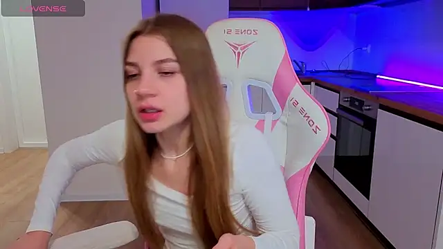 Enjoy everymoment  online show from April 15, 4:00 pm