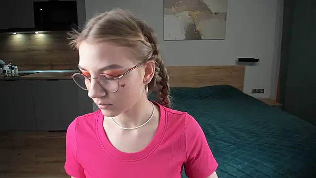 Enjoy everymoment  online show from February 14, 7:44 pm